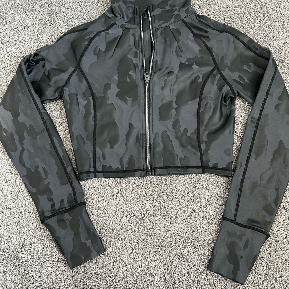 Women's Camouflage Zip-Up Jacket